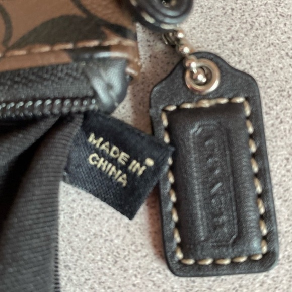 Coach Heritage Stripe Chelsea Wristlet - Picture 3 of 3